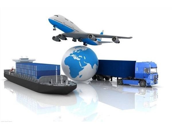 What is the difference between flight transport and charter transport in international air cargo?