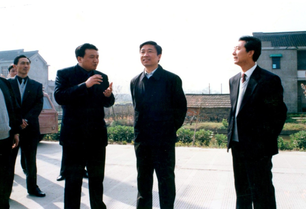 中共中央政治局委员、原江苏省委书记李源潮同志莅临我镇视察红叶园林苗圃
