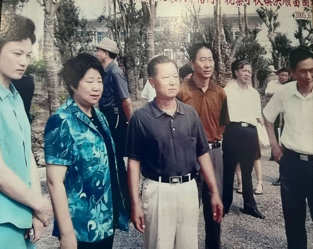 原江苏省委副书记来丁伙红叶园林苗圃调研
