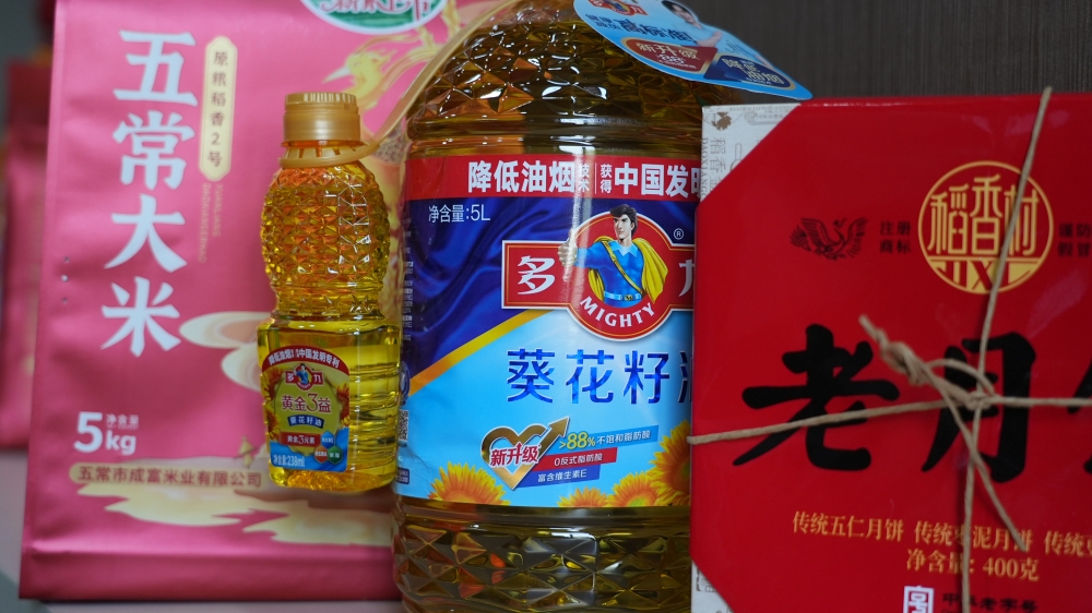 瓦小匠彩石金属瓦：双节福利暖人心，凝心聚力启新程