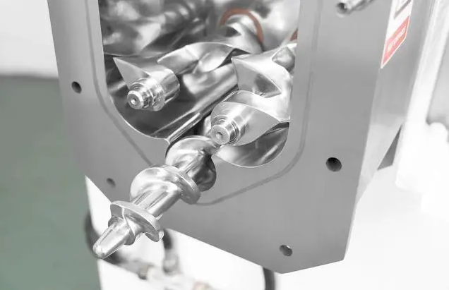 Kneading machine cooled chiller