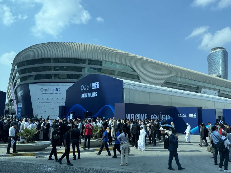 洋湃科技首秀ADIPEC 2025，中国科技力量闪耀全球能源盛会