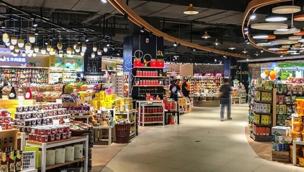 LED Linear Lighting for Supermarkets: Illuminance, CCT and Energy