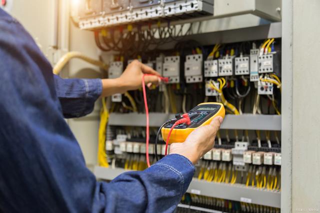The difference between clamp meter and multimeter