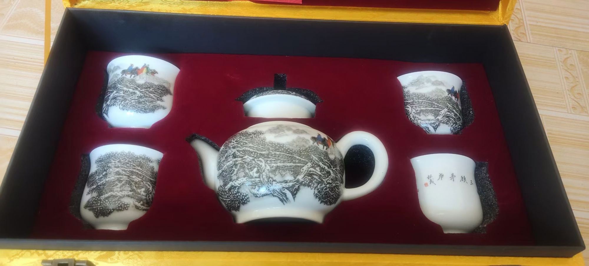 三顾茅庐茶具（一壶四杯）