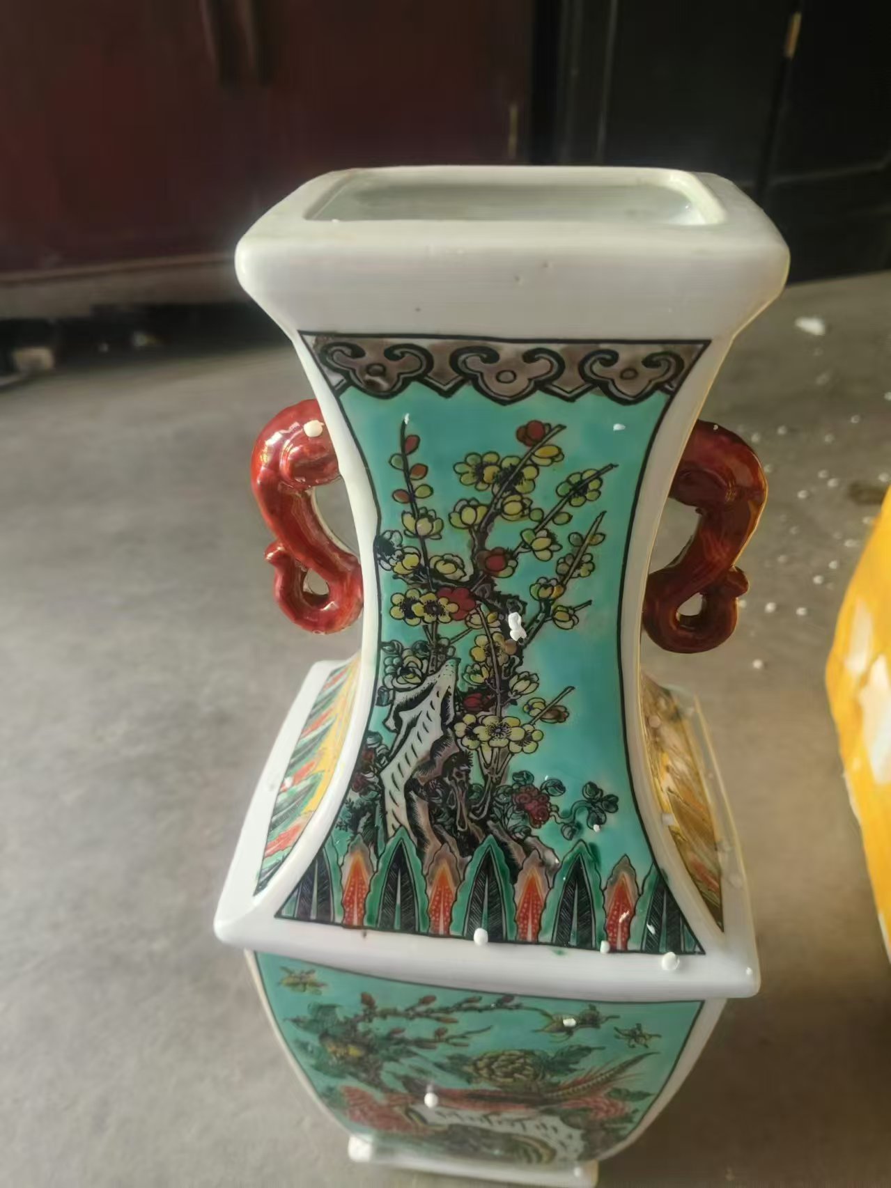 大清康熙年制四方瓶