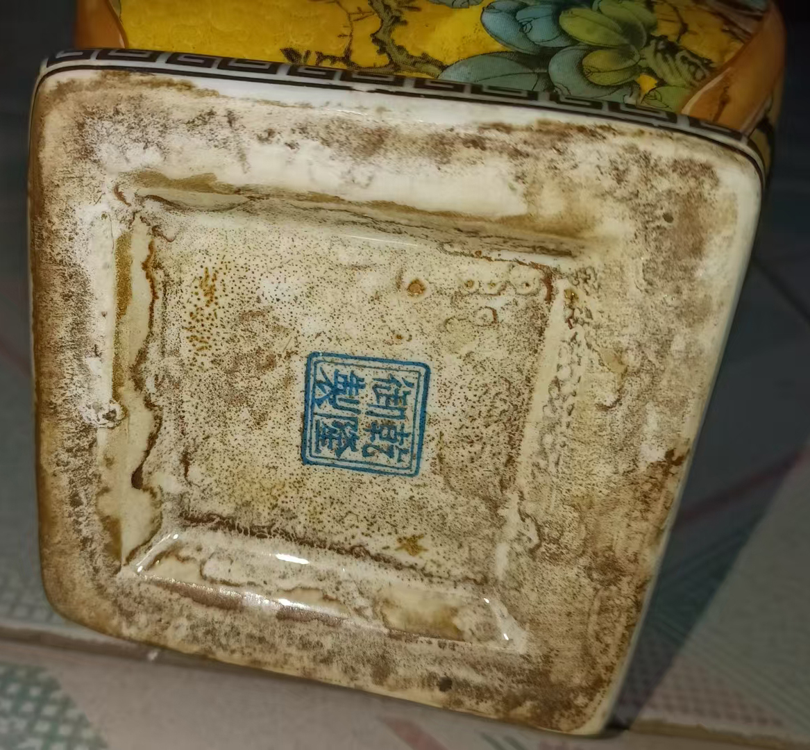 瓷瓶