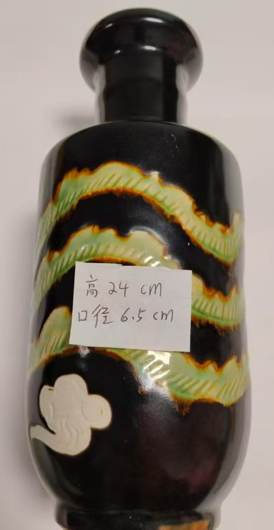 黑陶彩龙瓶