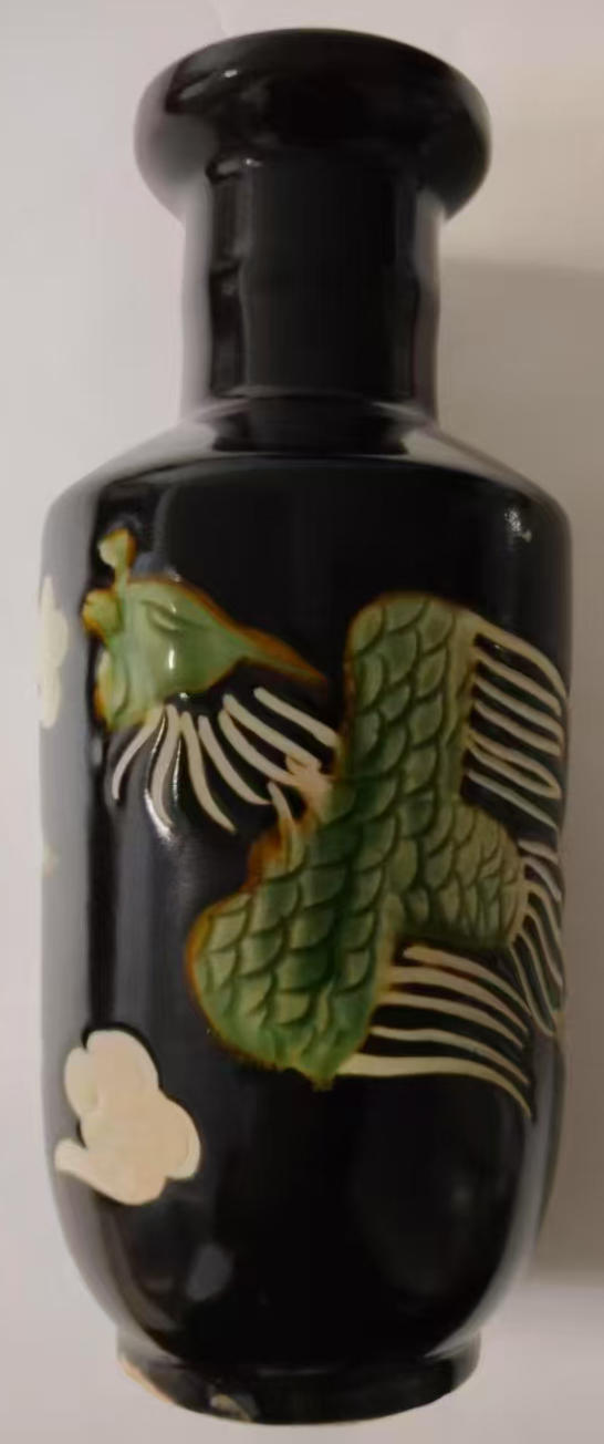 黑陶彩龙瓶