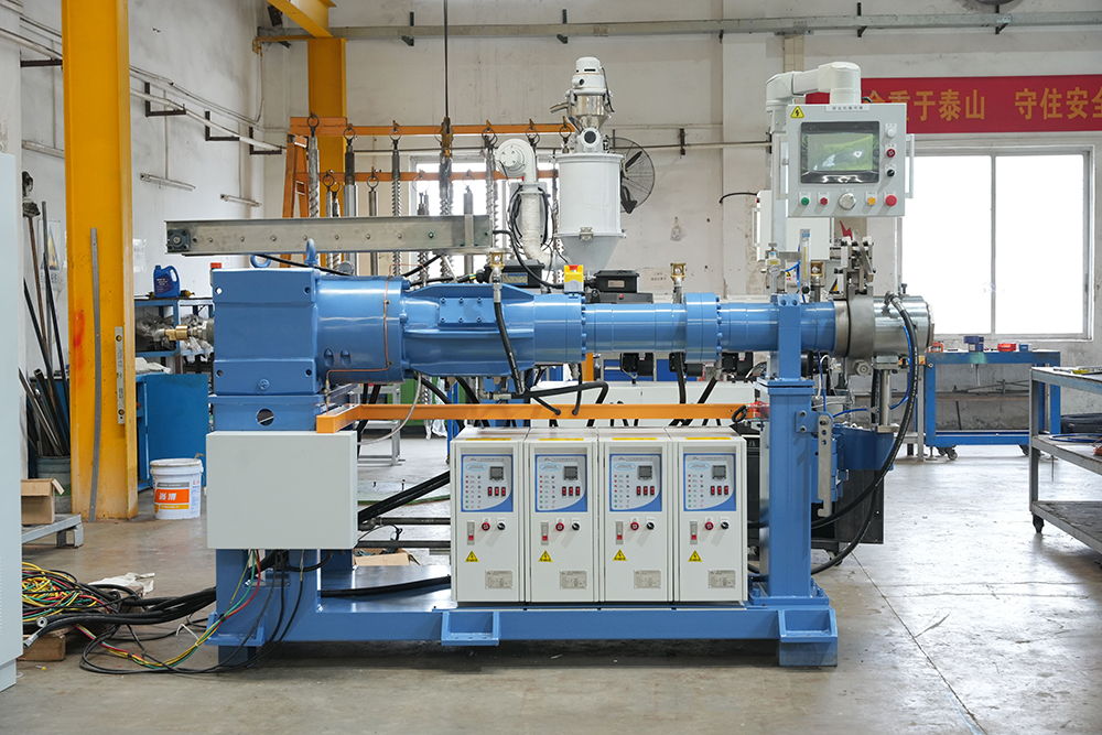 Rubber extruder uses
