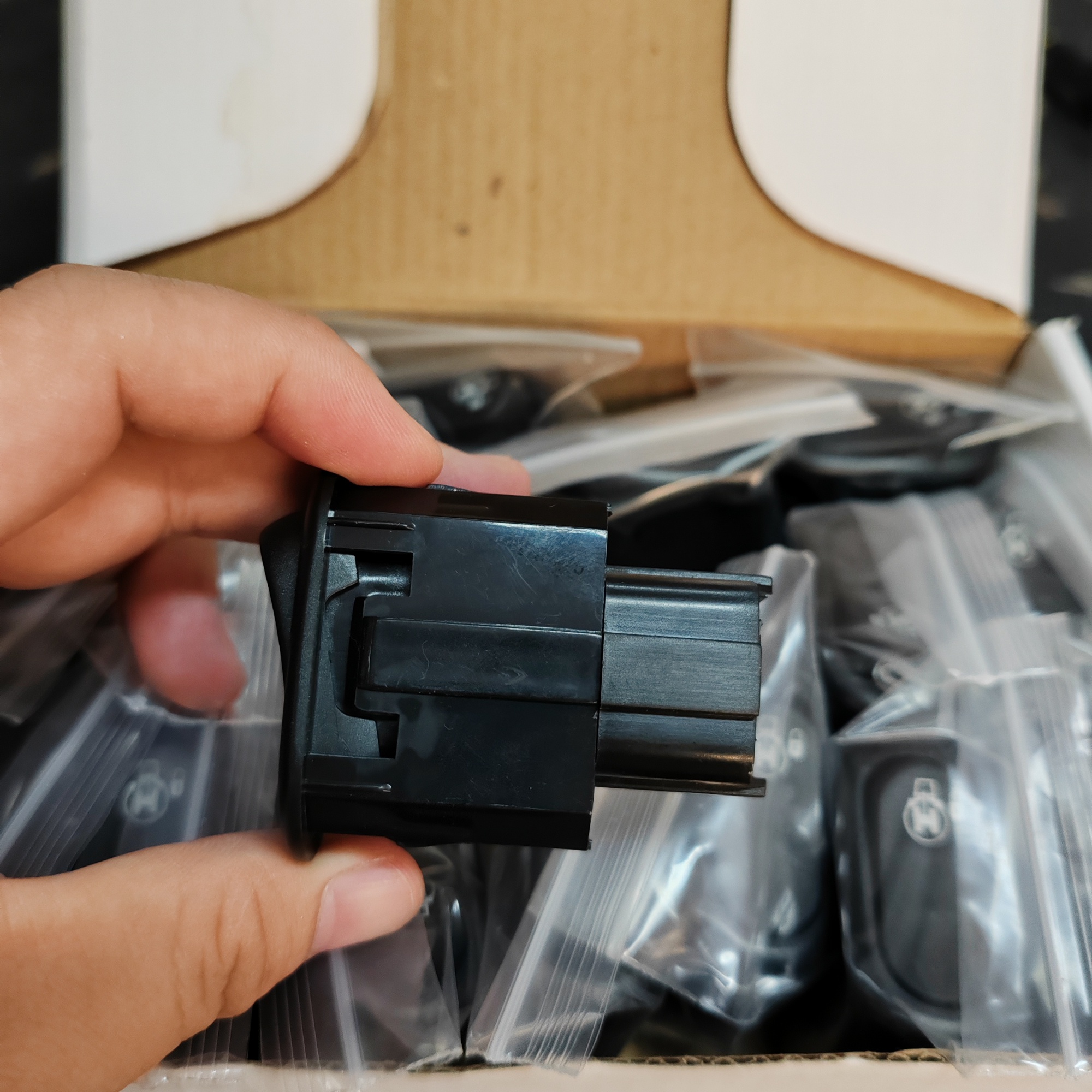 20Y-06-42110 Swing Lock Switch FOR KOMATSU PC138US-8 PC200-8 PC220-8 PC270-8 PC300-8 PC350-8 PC360-8 PC400-8 PC450-8