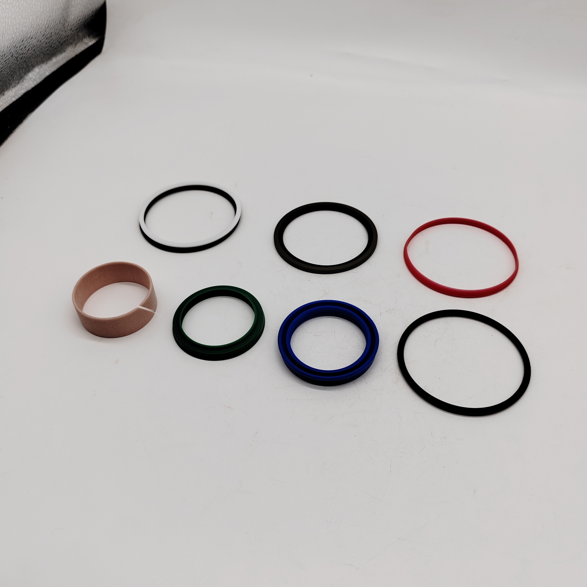 707-98-25700  BOOM HYDRAULIC CYLINDER SEAL SERVICE KIT FOR KOMATSU PC45MR-1