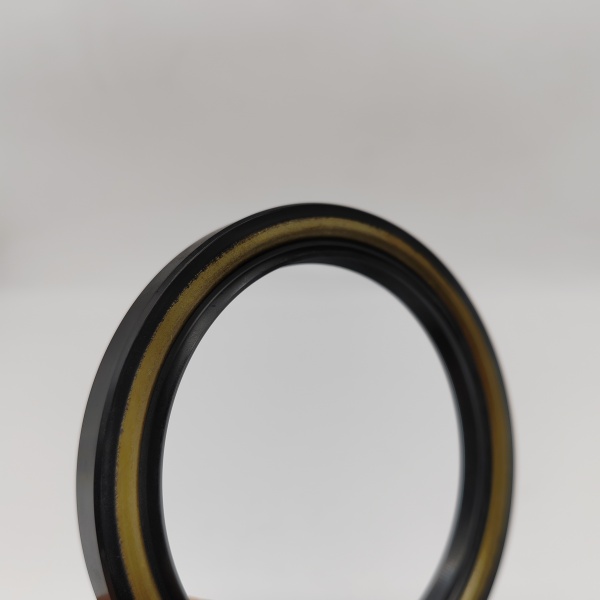  07013-00075 0701300075 Oil Seal For Komatsu Engines Gear Case Over Front Support 4D120