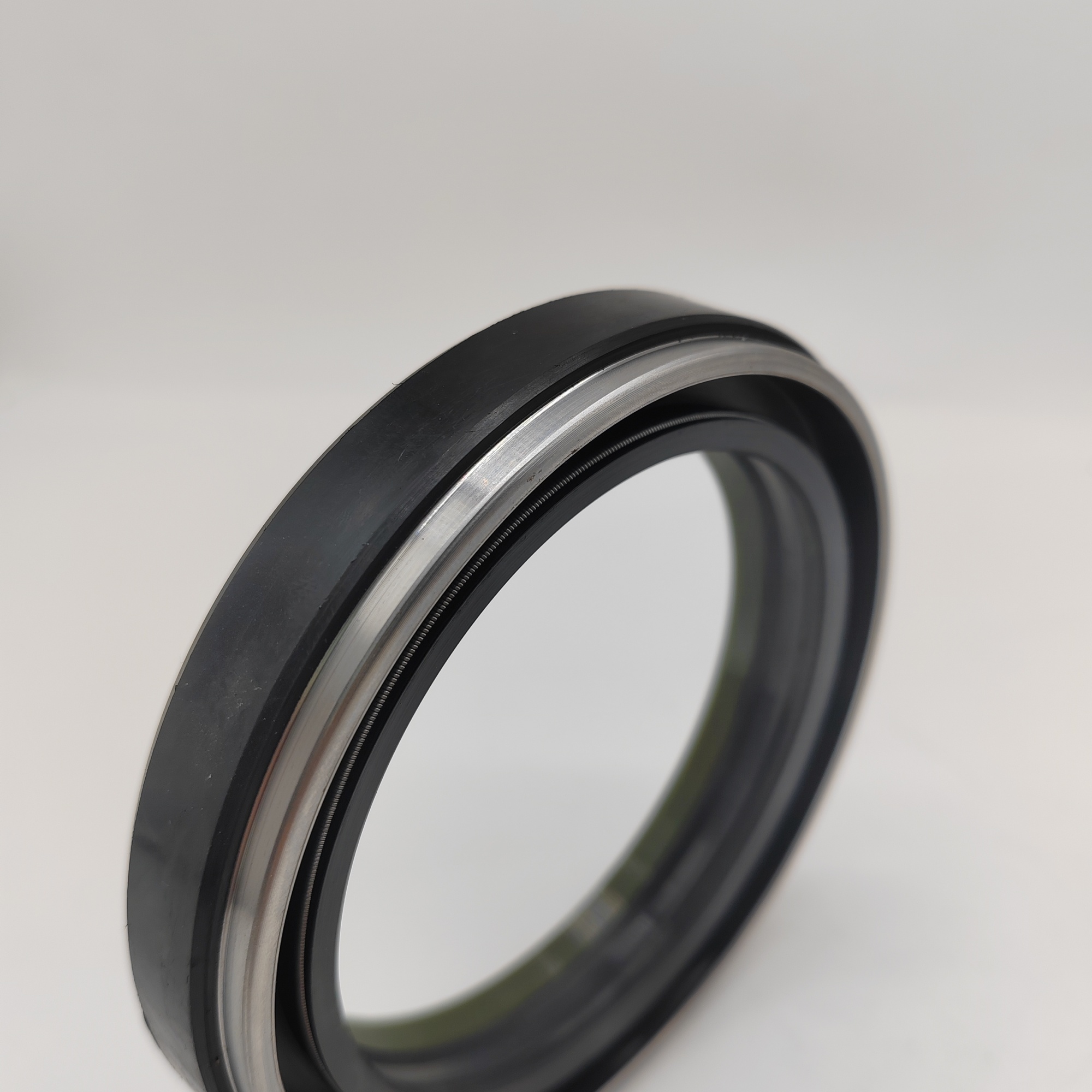  4253308 Oil Seal For Transmission Fits HITACHI CX900 Swing Device EX220-2