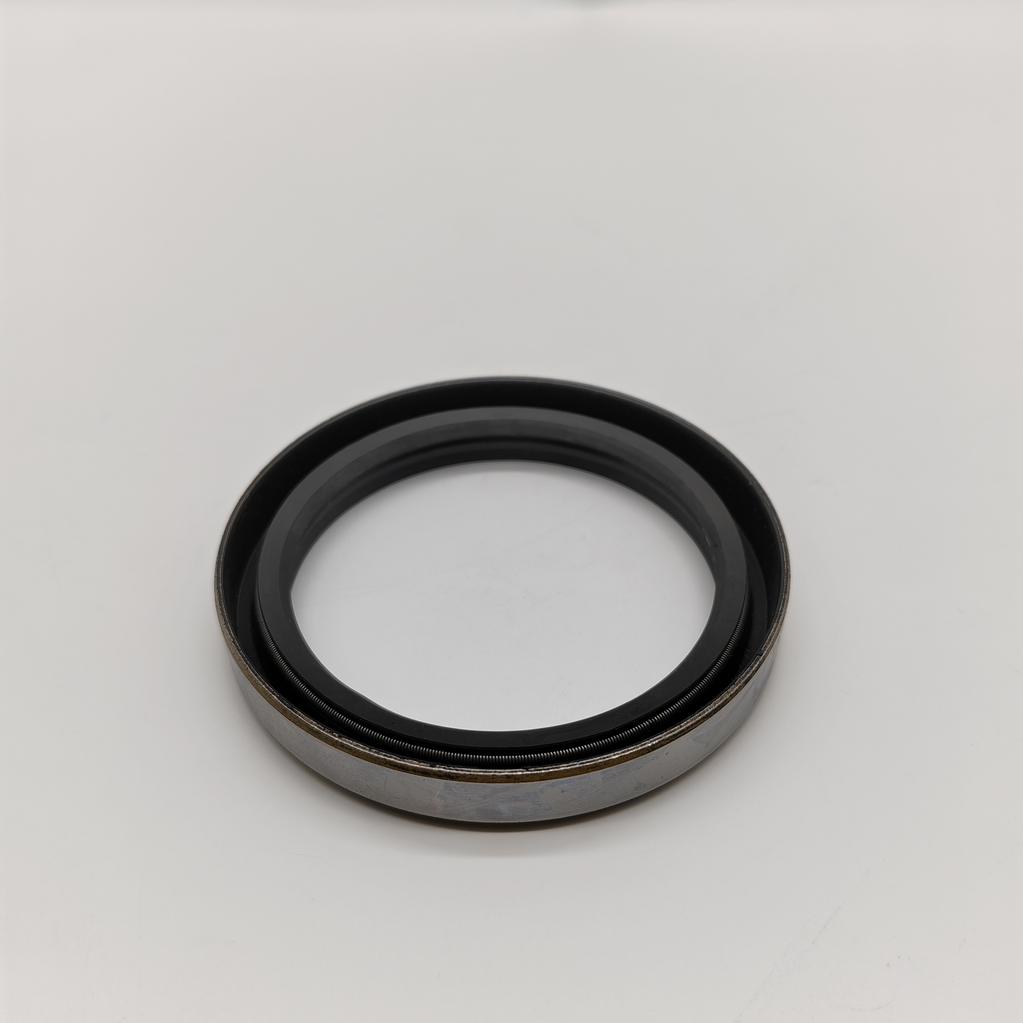 4253308 Oil Seal For Hitachi CX700HD CX900 CX900HD EX220-2 EX220-3 EX220-5 EX220-5 JPN EX220-5HHE EX230-5 EX230H-5