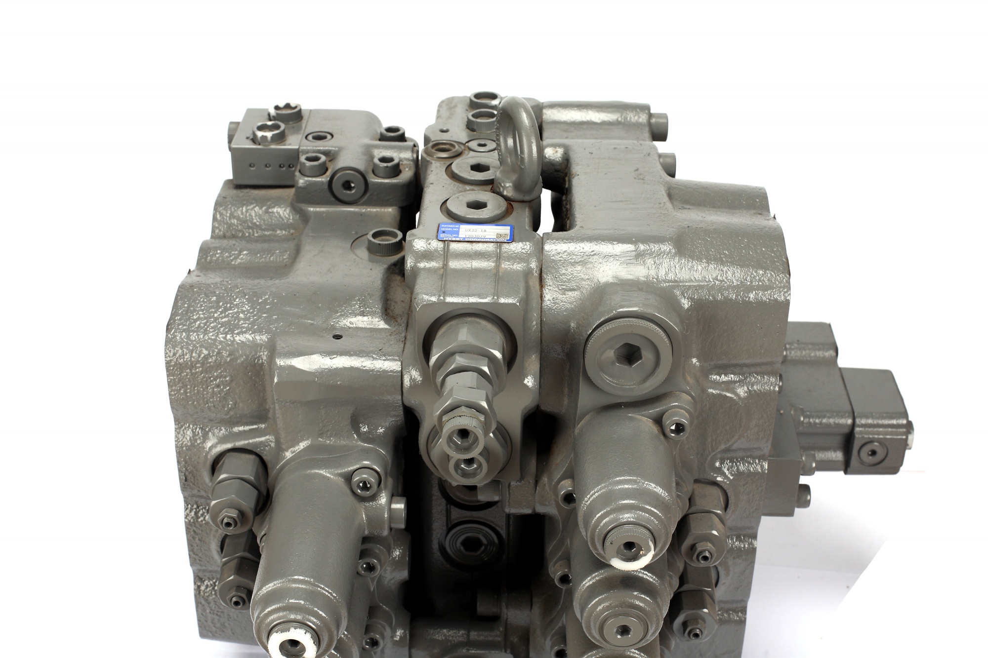 Excavator Spare Parts UX32-18 Hydraulic main control valve for YC310 YC330 YC360
