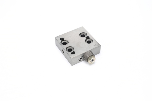 708-2L-06710 Excavators Distribution Valve Main Relief Valve For PC200-7 PC200-8