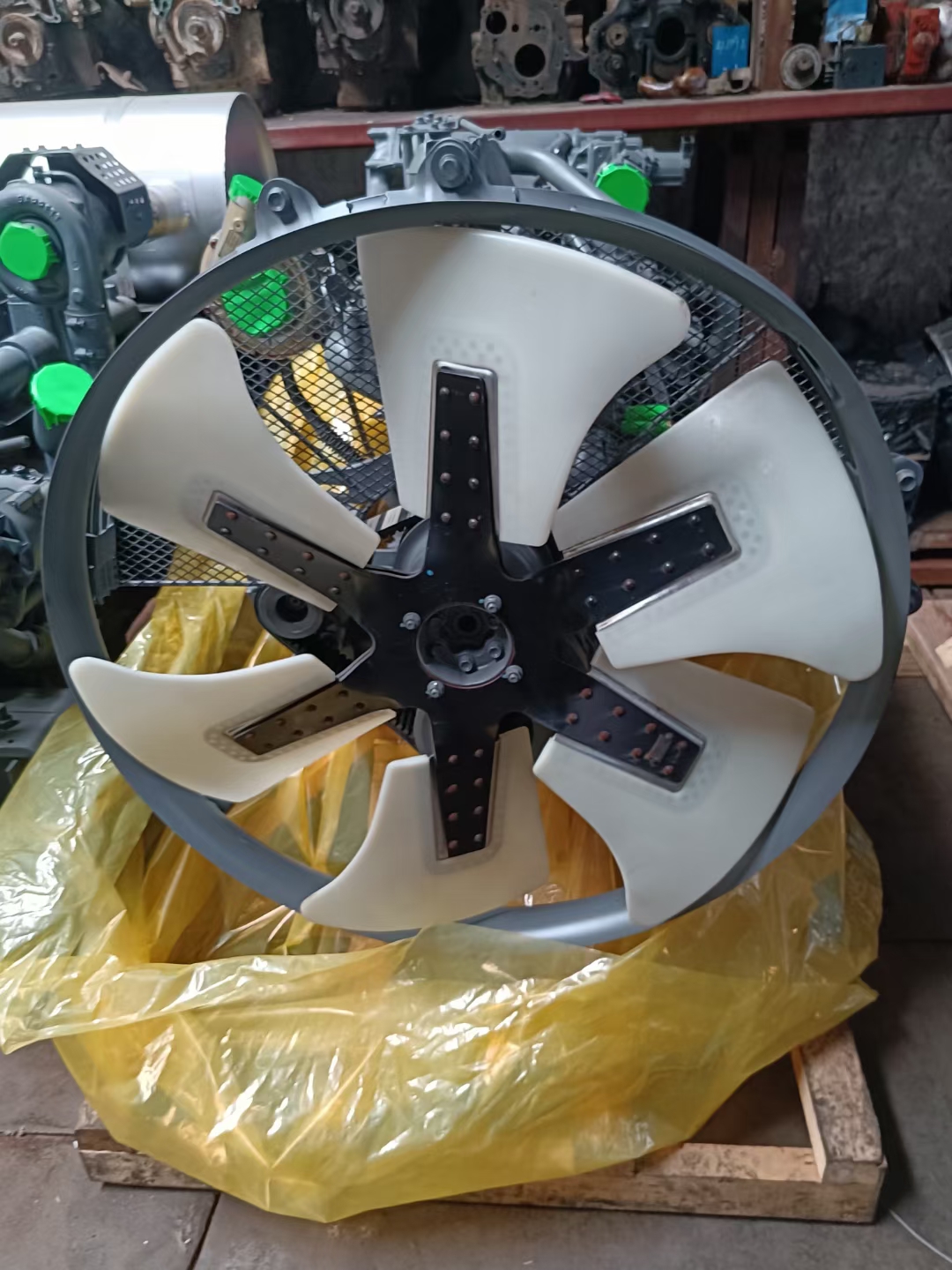 THE USED ENGINE 6HK1 FOR ZX360