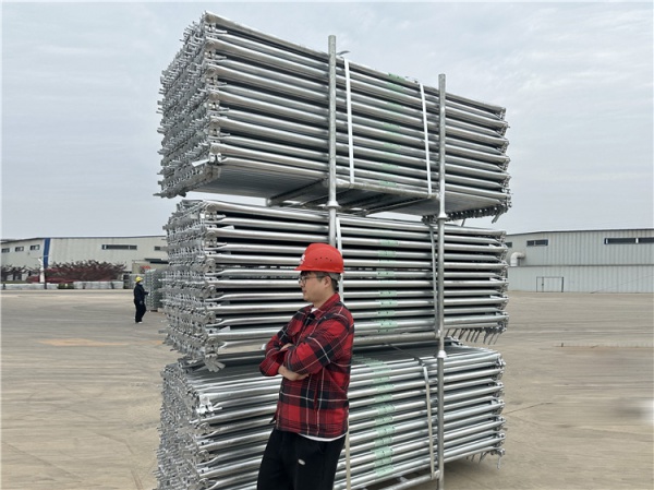 Disc buckle, scaffolding, aluminum template