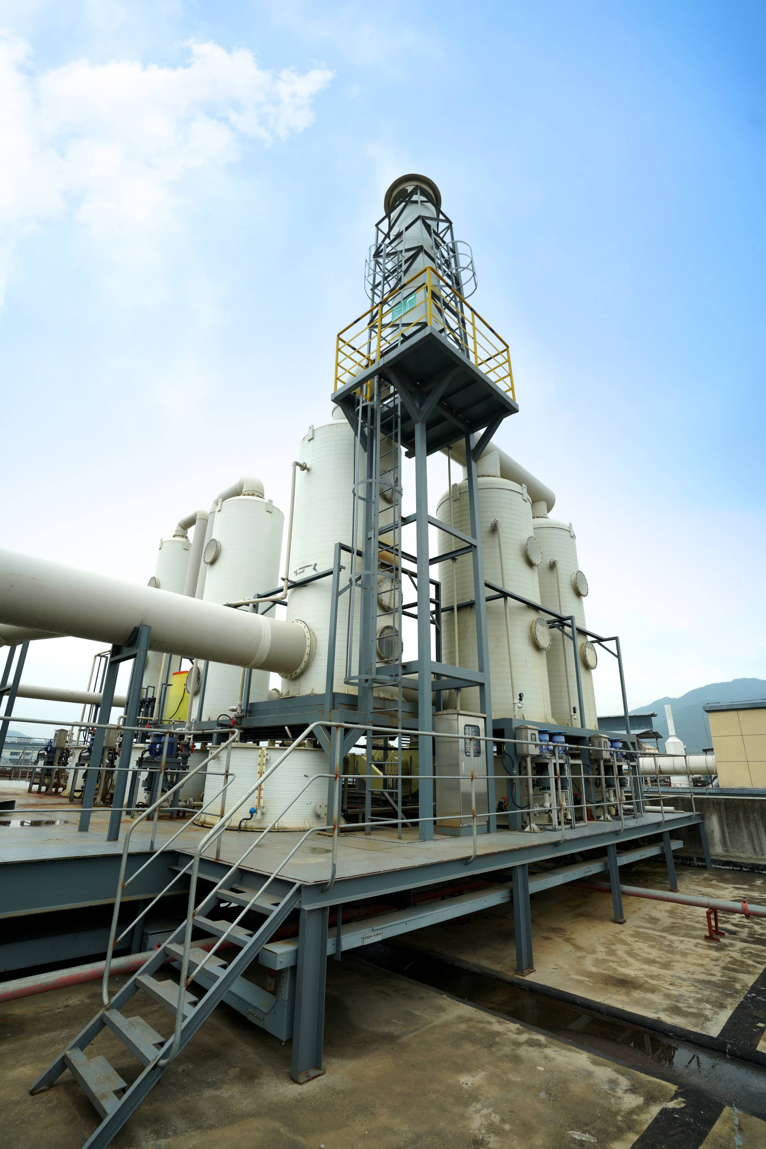 一直以来公司视保护环境及人类健康和安全为己任，严格实施EHS管理制度，配套完善的三废处理系统，致力于绿色可持续发展。