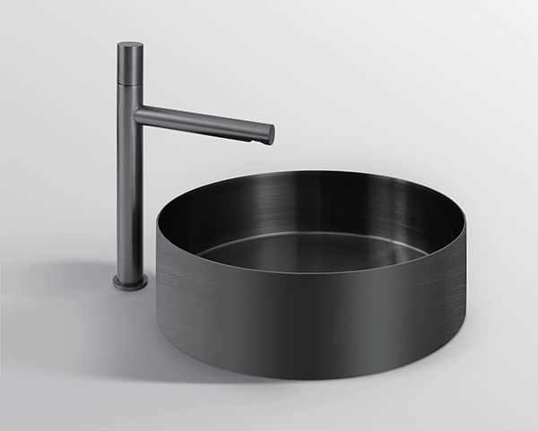How do distributors grasp the market development trend as the bathroom industry enters a 