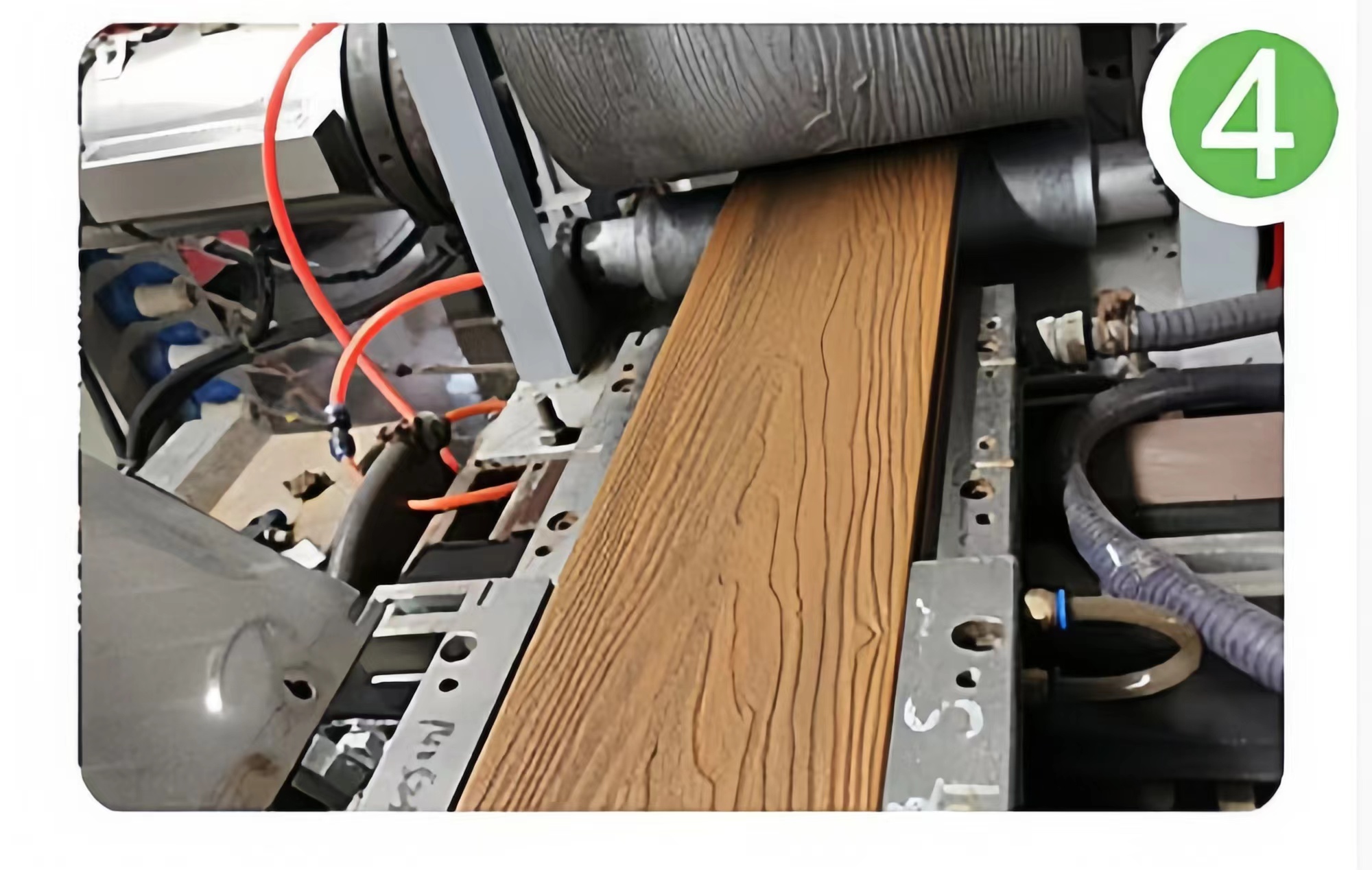 Fourth step:Emboss thewood grain on the surface.