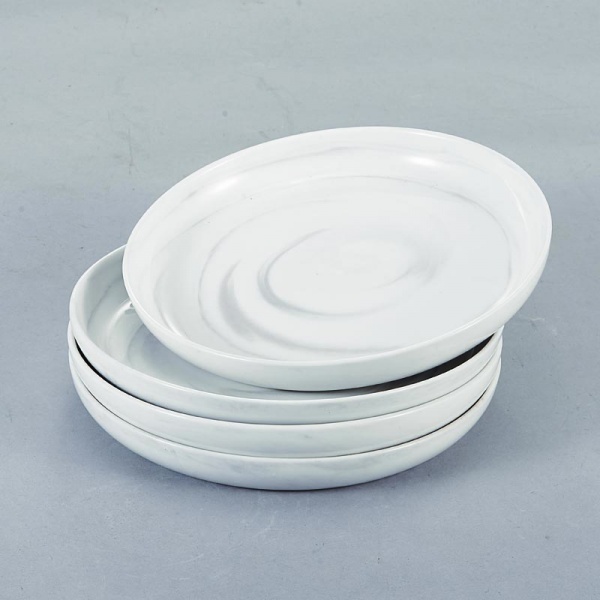 Multi-sized white porcelain plates are easy to clean