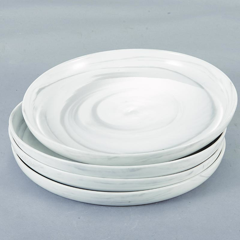 Simple design of multi-sized white porcelain plates
