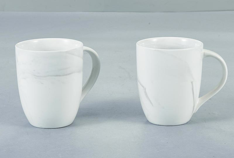 Daily white porcelain cups are easy to clean