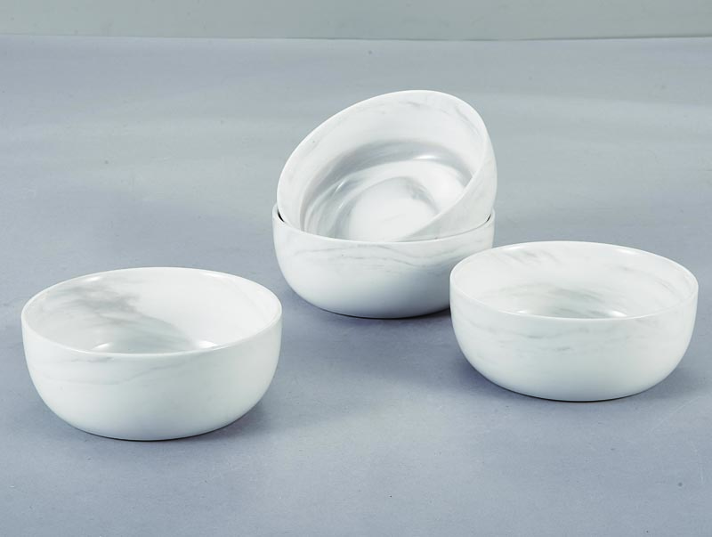 Daily white porcelain bowl is easy to clean