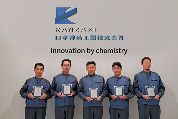 KANZAKI received the Chemical Technology Award from the Chemical Society of Japan for its groundbreaking achievements in the innovation and development of rubber.