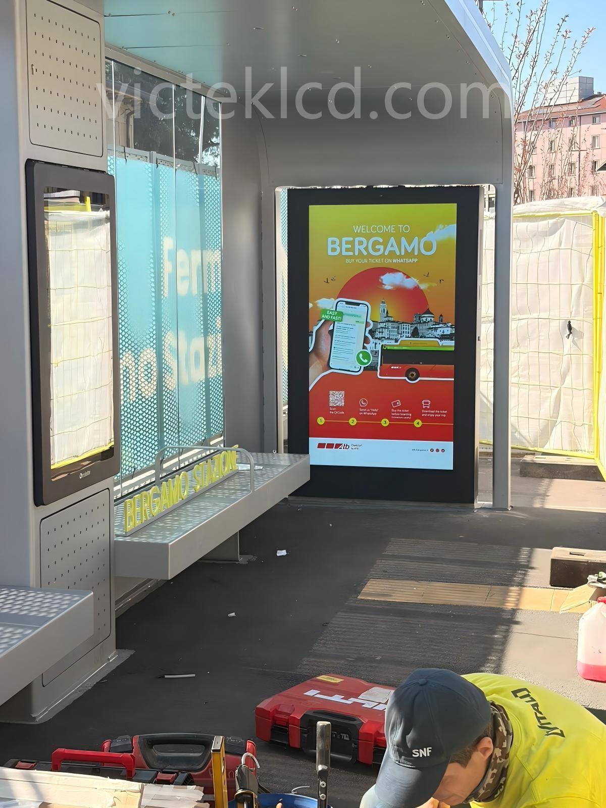 VSD’s 75-inch double-sided outdoor display has been successfully installed as part of the e-BRT smart bus project in Bergamo, Italy