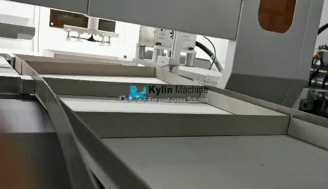 Auto rigid box machine