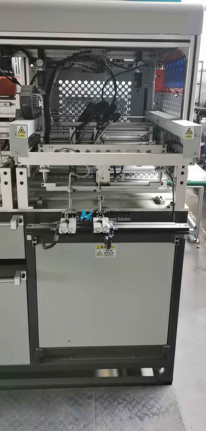 Auto magnet insert machine