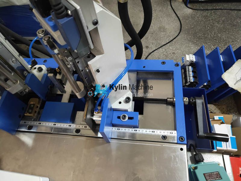 Book block trimming machine