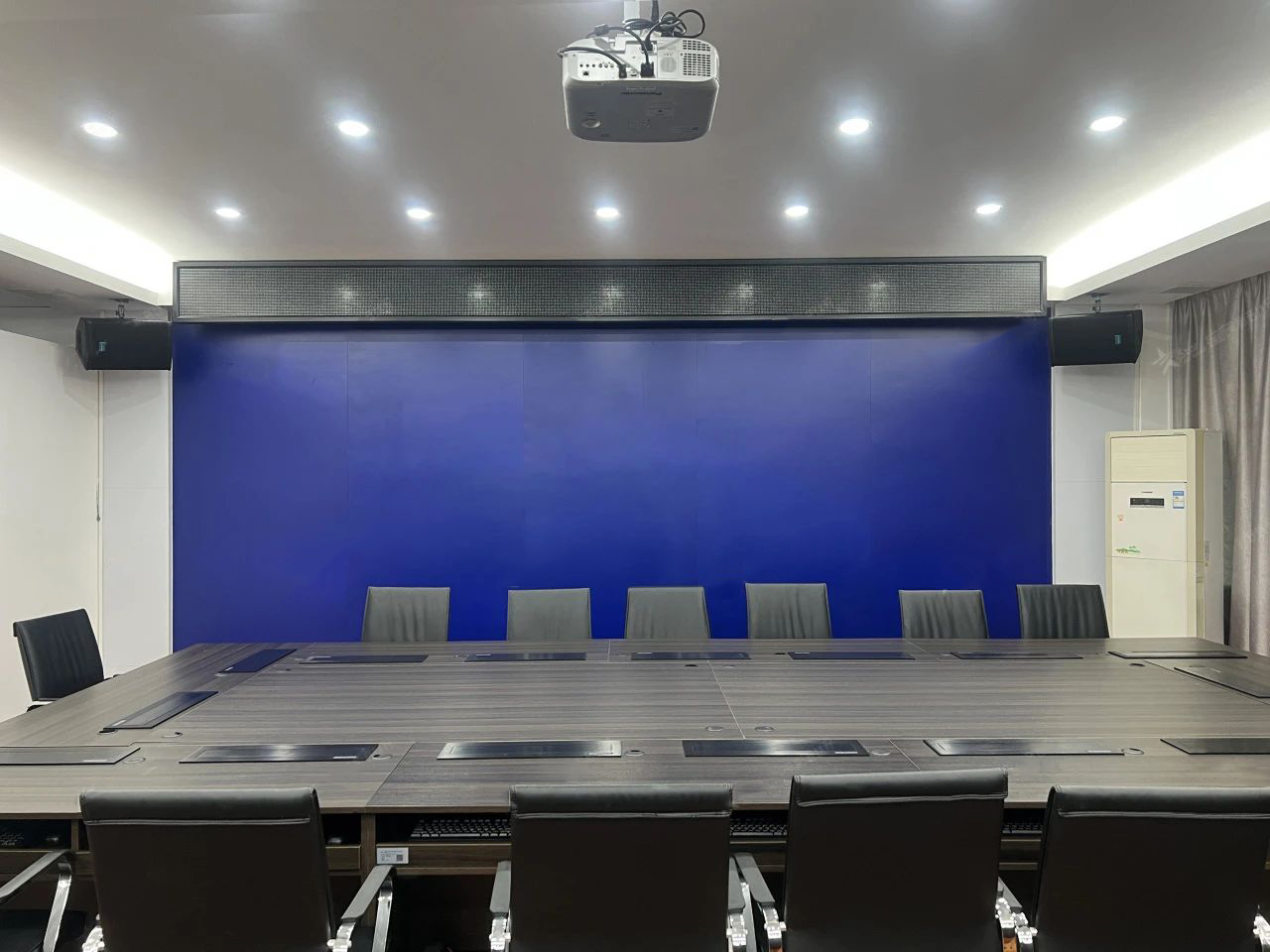 德扑之星品牌会议室系统成功应用于潮州市湘桥区会议室