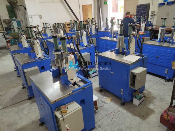 Book block trimming machine