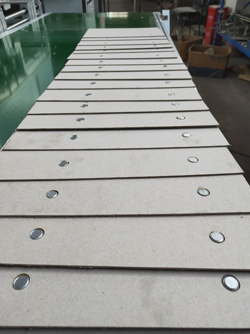 Fully auto magnet closure box machine
