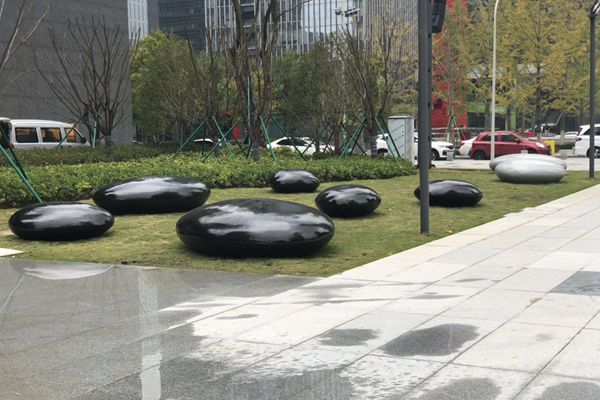宁波东部新城中央商务区（民安路-惊驾路）景观提升工程玻璃钢鹅卵石