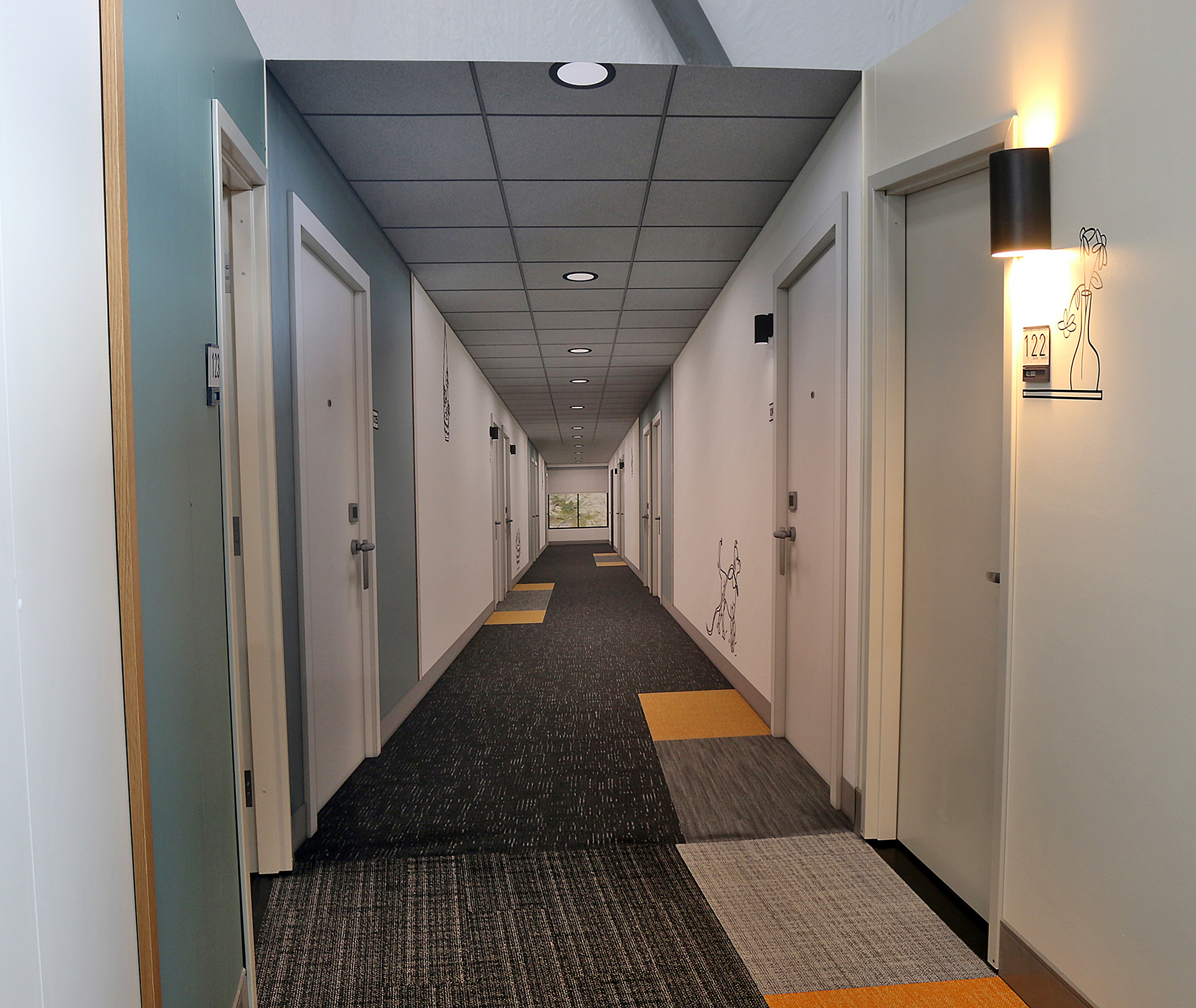 Hilton Apartment Suites LivSmart Studios By Hilton King Room Queen Room Heaboard Sconce Coriddor Sconce 