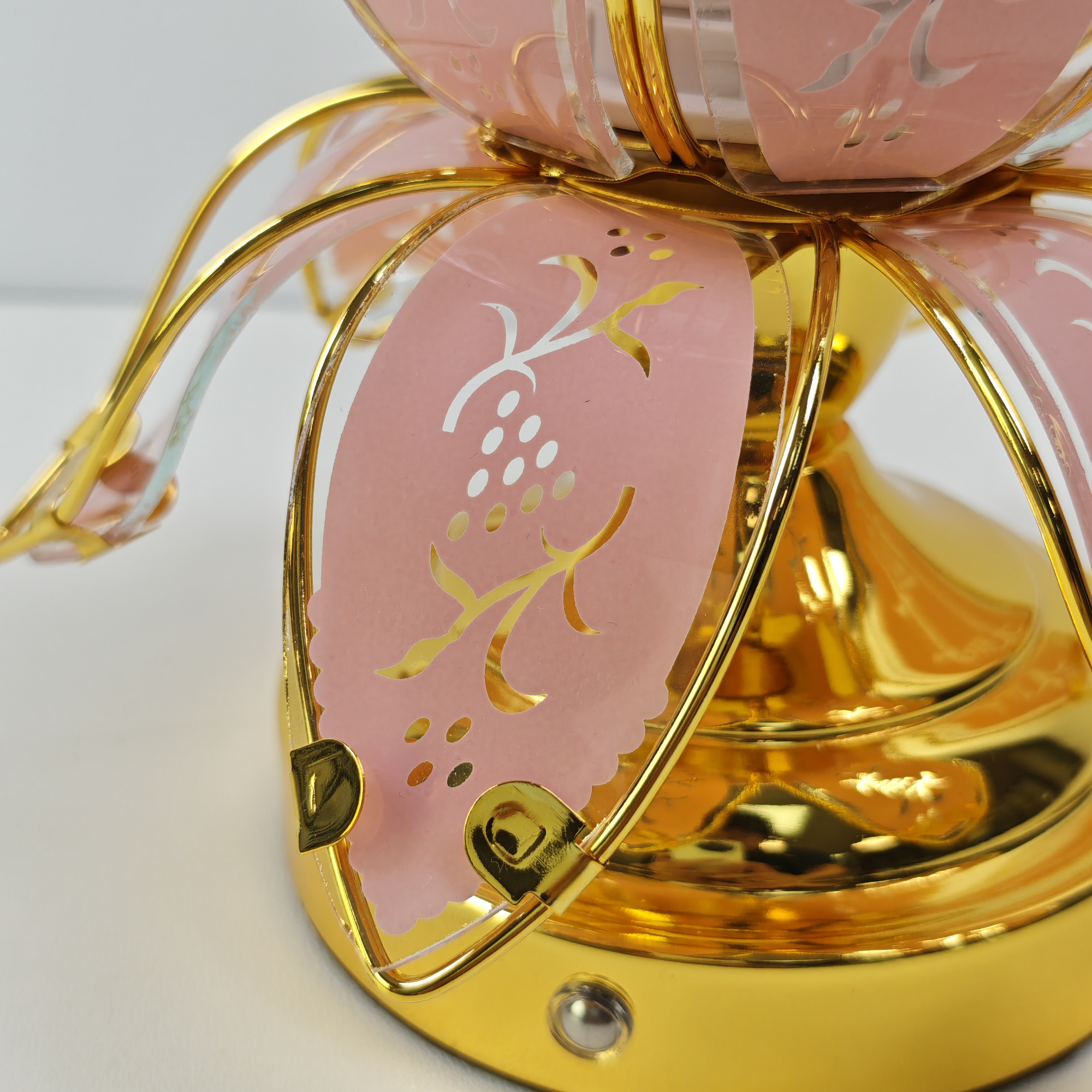 Rechargeable Battery Operated Lotus Desk Lamp Pink Glass Petals Bedside Nightstand Lamp Cordless USB-C Charging