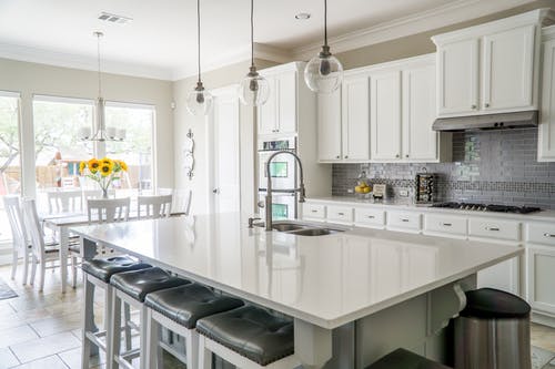 What is the installation height of European range hood
