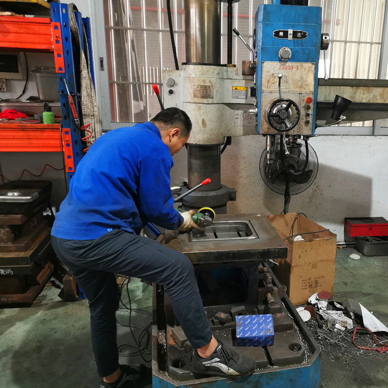 Adjusting Molds
