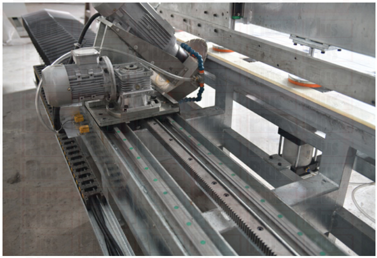 Mitre Saw - Joint 45 degree Plus