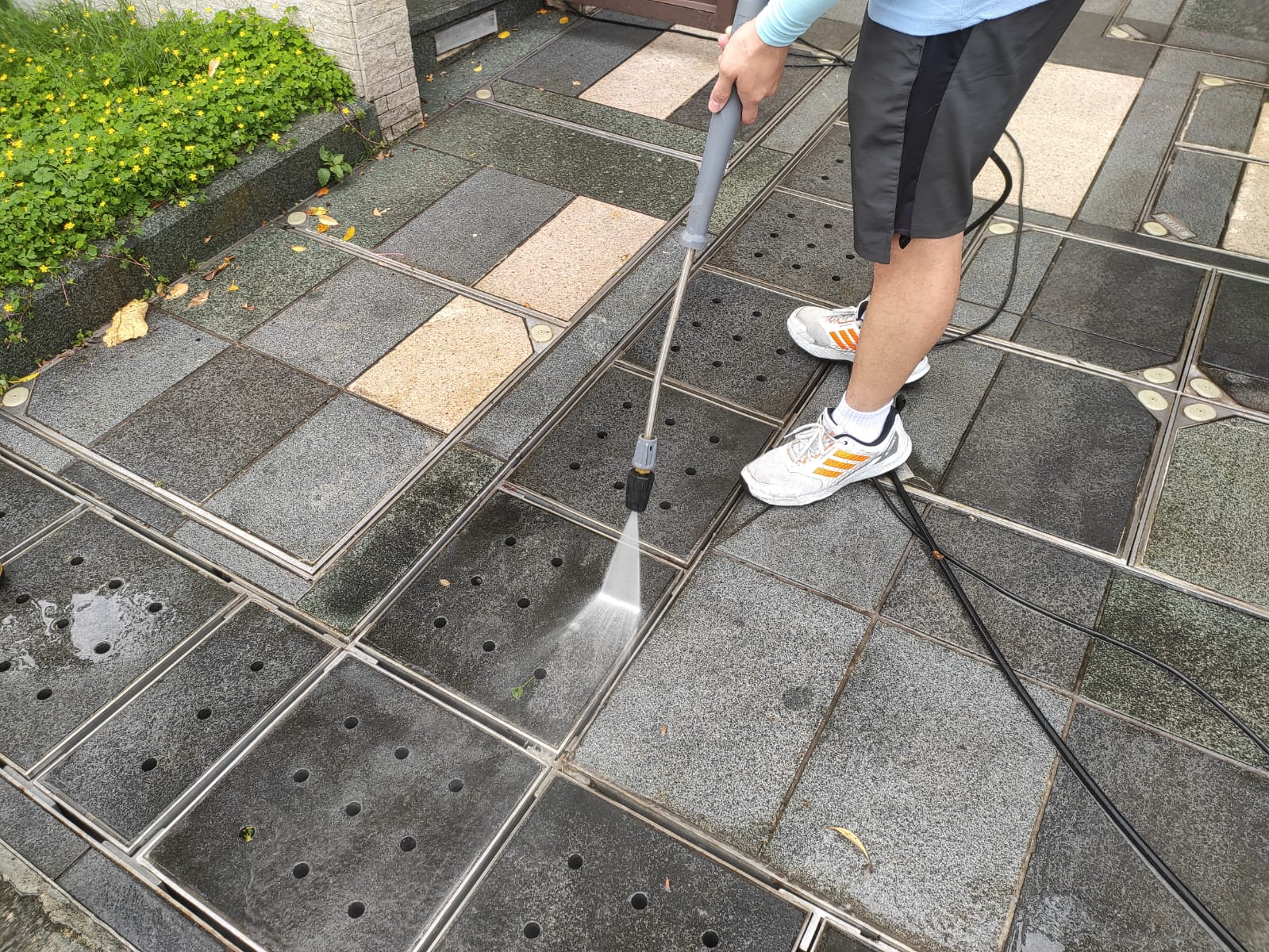  外圍清潔及大洗服務