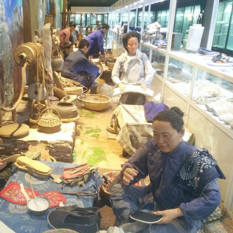 温州农场展览展示蜡像雕塑-格格雕塑加工厂
