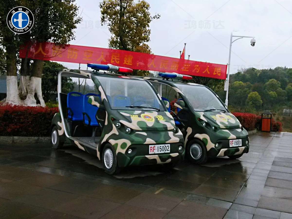 军用迷彩巡逻车