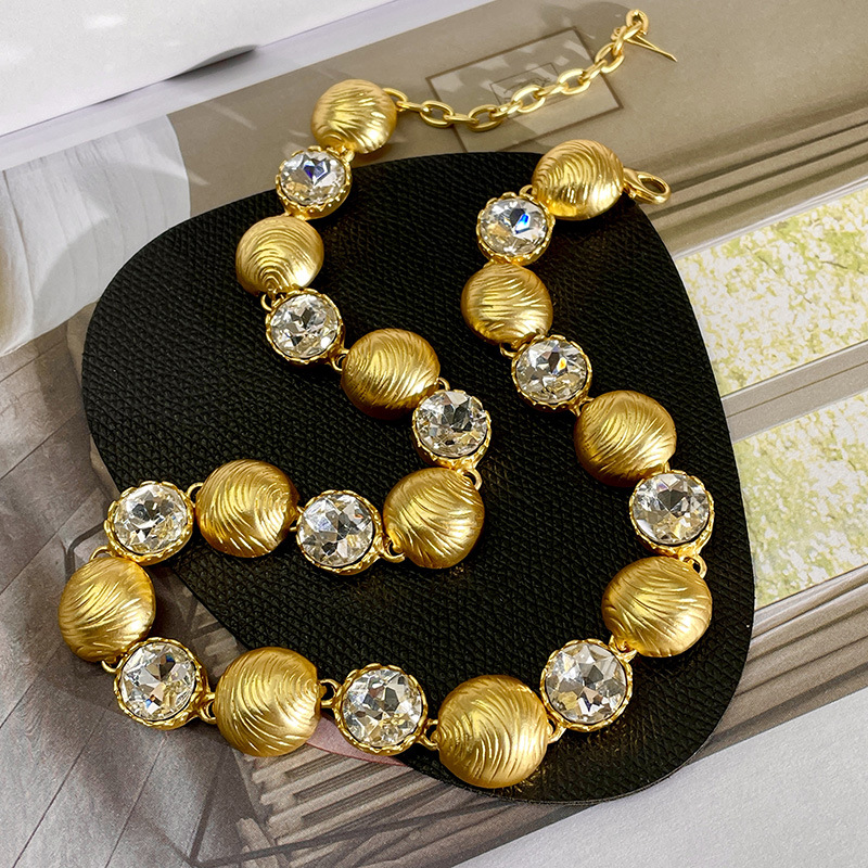 French court style retro necklace female light luxury senior sense of personality atmospheric gold choker exaggerated medieval collarbone chain