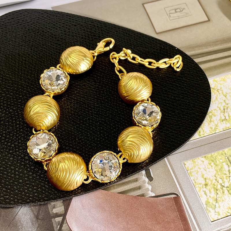French court style retro necklace female light luxury senior sense of personality atmospheric gold choker exaggerated medieval collarbone chain