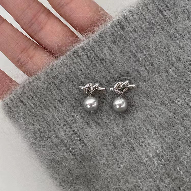 Grey Pearl simple temperament earrings stylish breathable elegant hundred with decorative geometric niche design everyday accessories